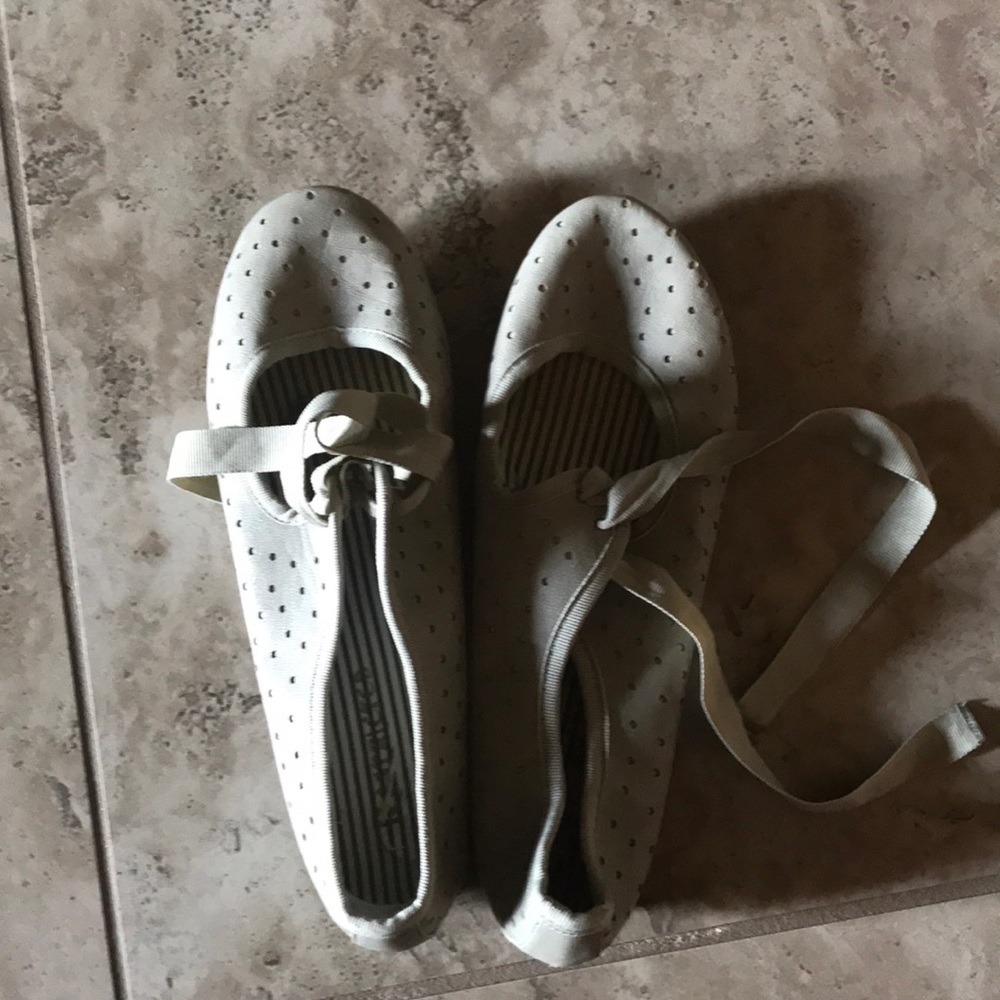 Loafer that tie